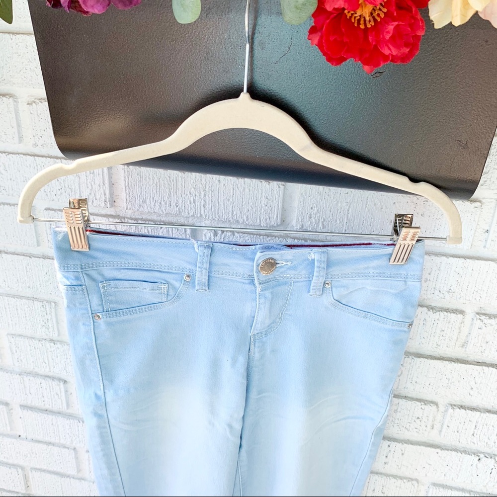 💕 YMI Light Wash Skinny Jeans Size 1👖 - Picture 3 of 9